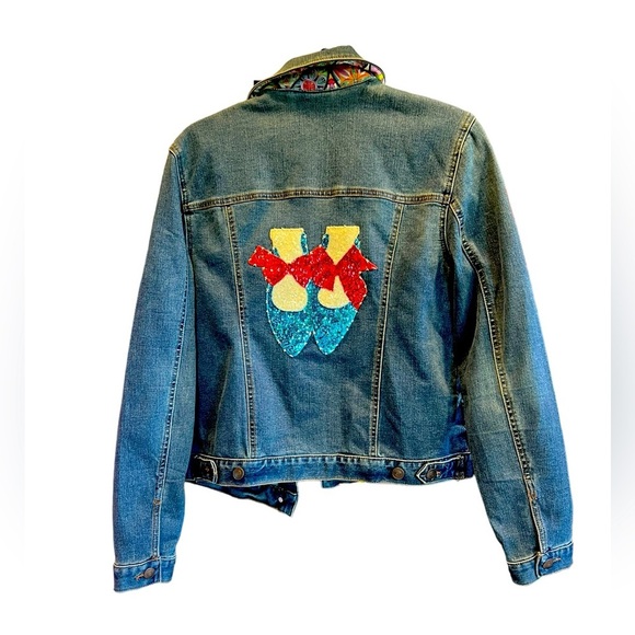 Women's Denim Jacket blue color Size medium.Beautiful design inside and outside - Picture 7 of 14